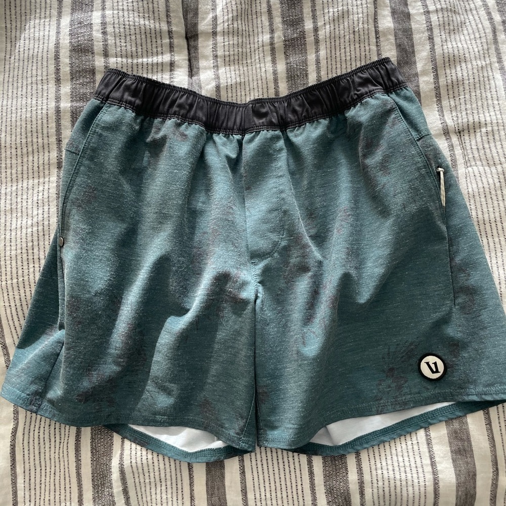 Vuori shorts men’s small 6”